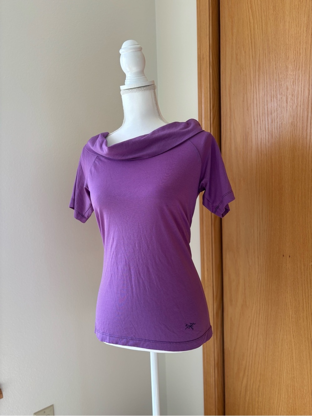 Arc'teryx Women's Purple Short-Sleeve Scoop-Neck Tee